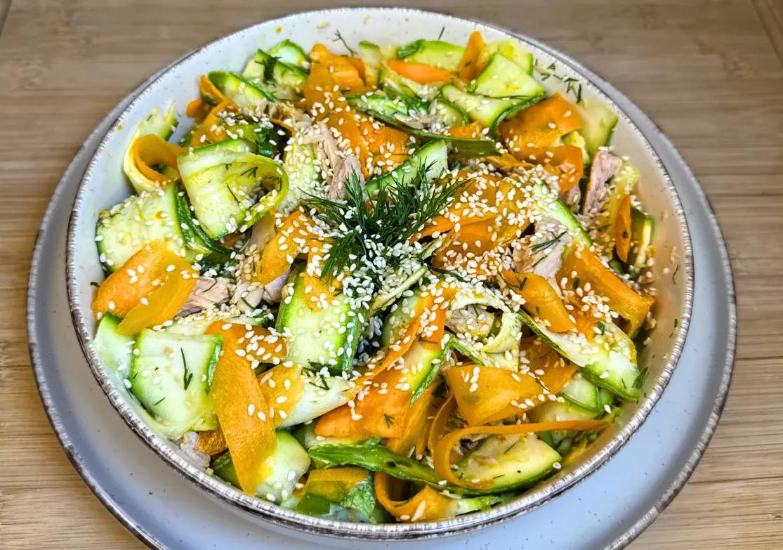 salata kolokythi, karoto carpatsio me tono